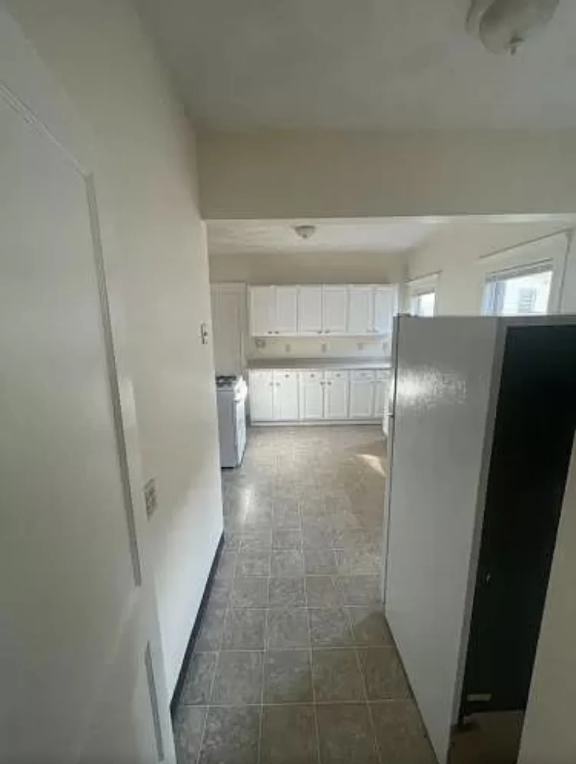 4 bed, 1 bath apartment for rent at 11 Pinkham Rd Unit 2, Medford — photo 3 of 28