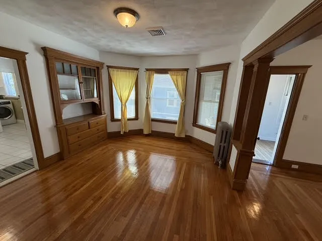 2.5 bed, 1 bath apartment for rent at 11 Playstead Rd Unit 2, Newton Corner — photo 5 of 19
