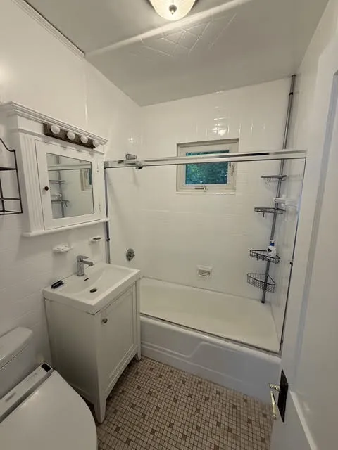 2.5 bed, 1 bath apartment for rent at 11 Playstead Rd Unit 2, Newton Corner — photo 16 of 19