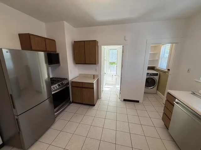 2.5 bed, 1 bath apartment for rent at 11 Playstead Rd Unit 2, Newton Corner — photo 10 of 19