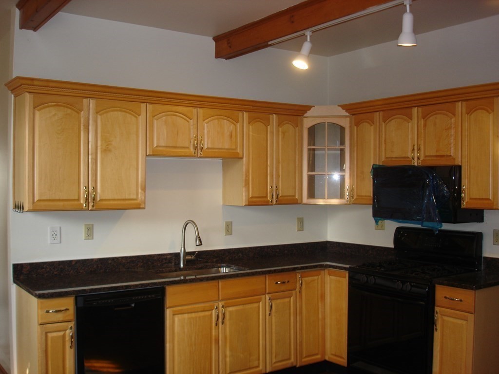 2 bed, 1 bath apartment for rent at 11 Pleasant St Unit 1, Ayer — photo 4 of 17