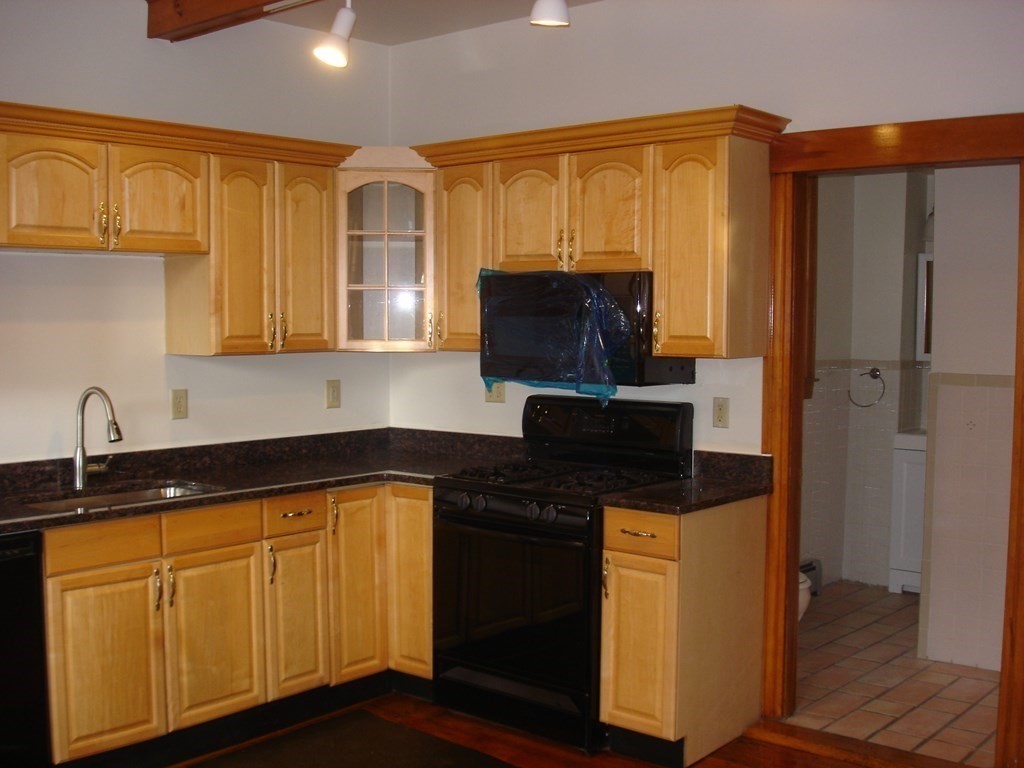 2 bed, 1 bath apartment for rent at 11 Pleasant St Unit 1, Ayer — photo 3 of 17