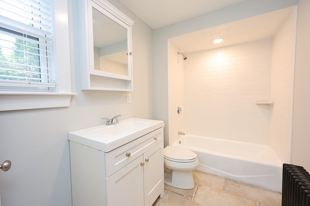 1 bed, 1 bath apartment for rent at 11 Pond St Unit 1, Weymouth — photo 8 of 23