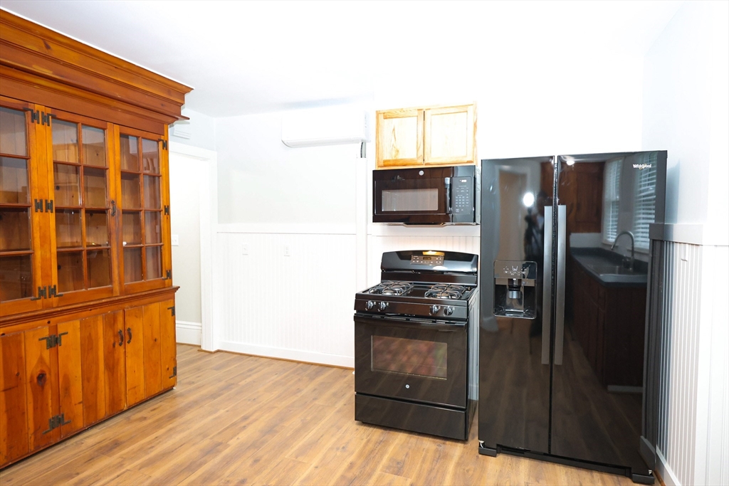 1 bed, 1 bath apartment for rent at 11 Pond St Unit 1, Weymouth — photo 5 of 23