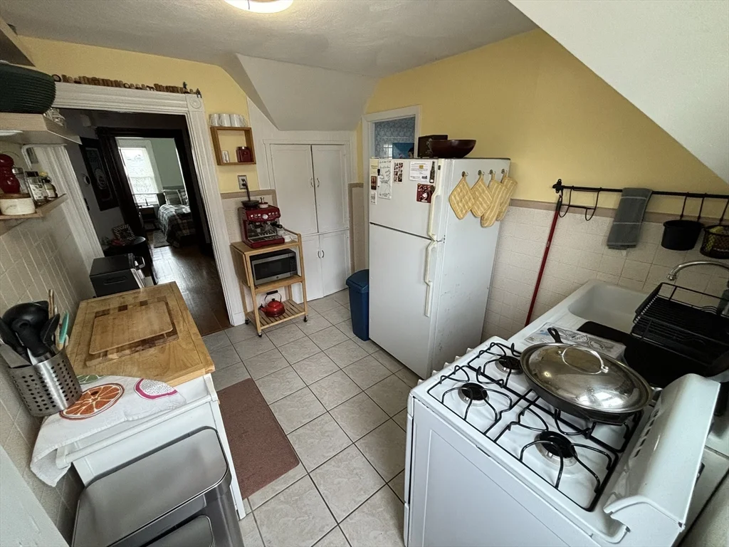 2 bed, 1 bath apartment for rent at 11 Prospect Hill Ave Unit 3, Prospect Hill — photo 12 of 15