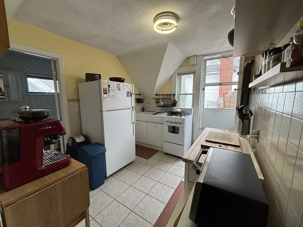 2 bed, 1 bath apartment for rent at 11 Prospect Hill Ave Unit 3, Prospect Hill — photo 11 of 15