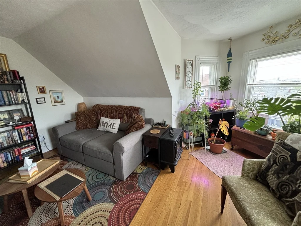 2 bed, 1 bath apartment for rent at 11 Prospect Hill Ave Unit 3, Prospect Hill — photo 6 of 15