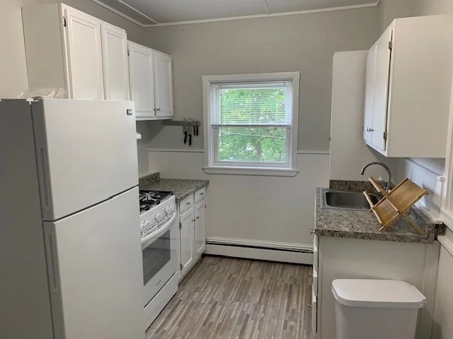 1 bed, 1 bath apartment for rent at 11 Prospect Sq Unit 2, Gloucester — photo 4 of 8