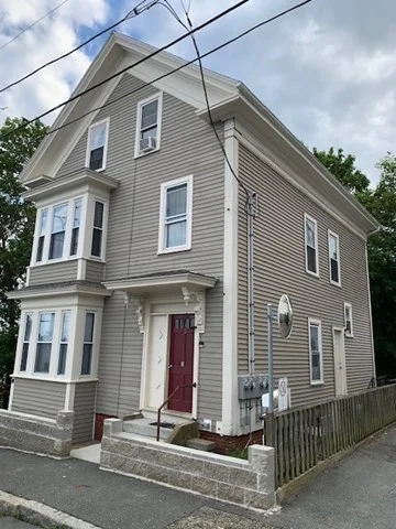 1 bed, 1 bath apartment for rent at 11 Prospect Sq Unit 2, Gloucester — photo 1 of 8