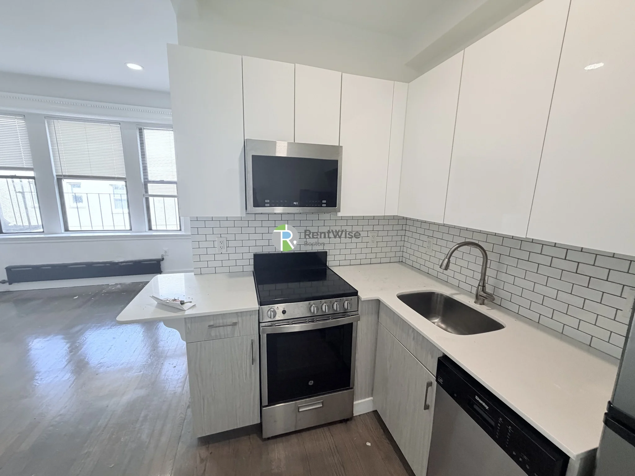 1 bed, 1 bath apartment for rent at 11 Queensberry St Unit 11, Fenway — photo 2 of 9