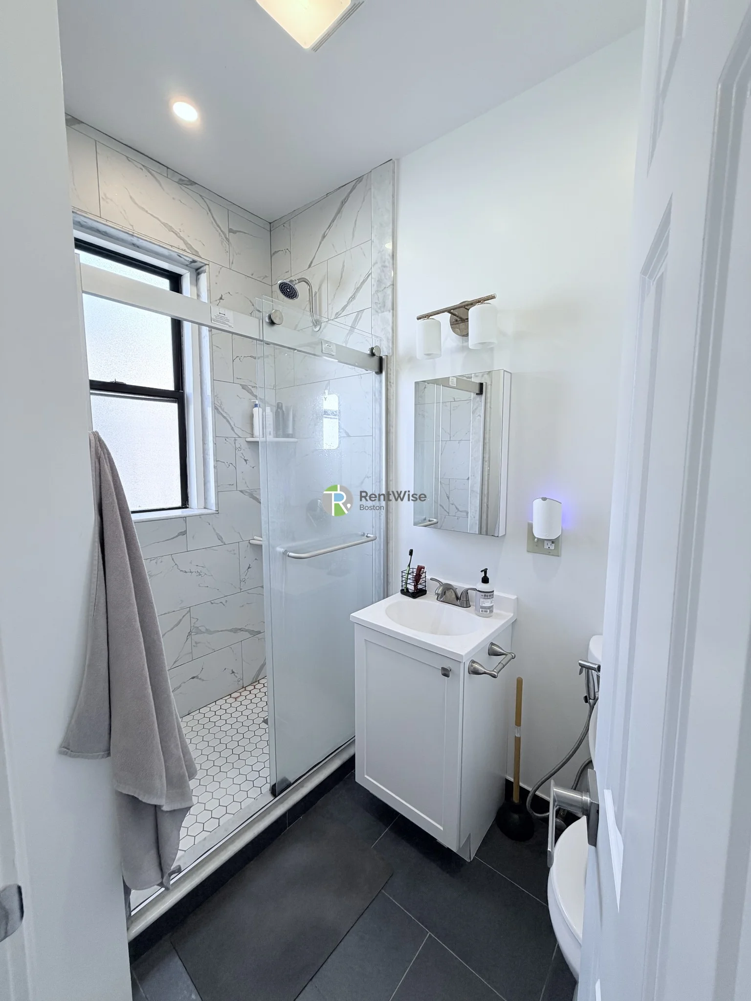 Studio bed, 1 bath apartment for rent at 11 Queensberry St Unit 19, Fenway — photo 8 of 10