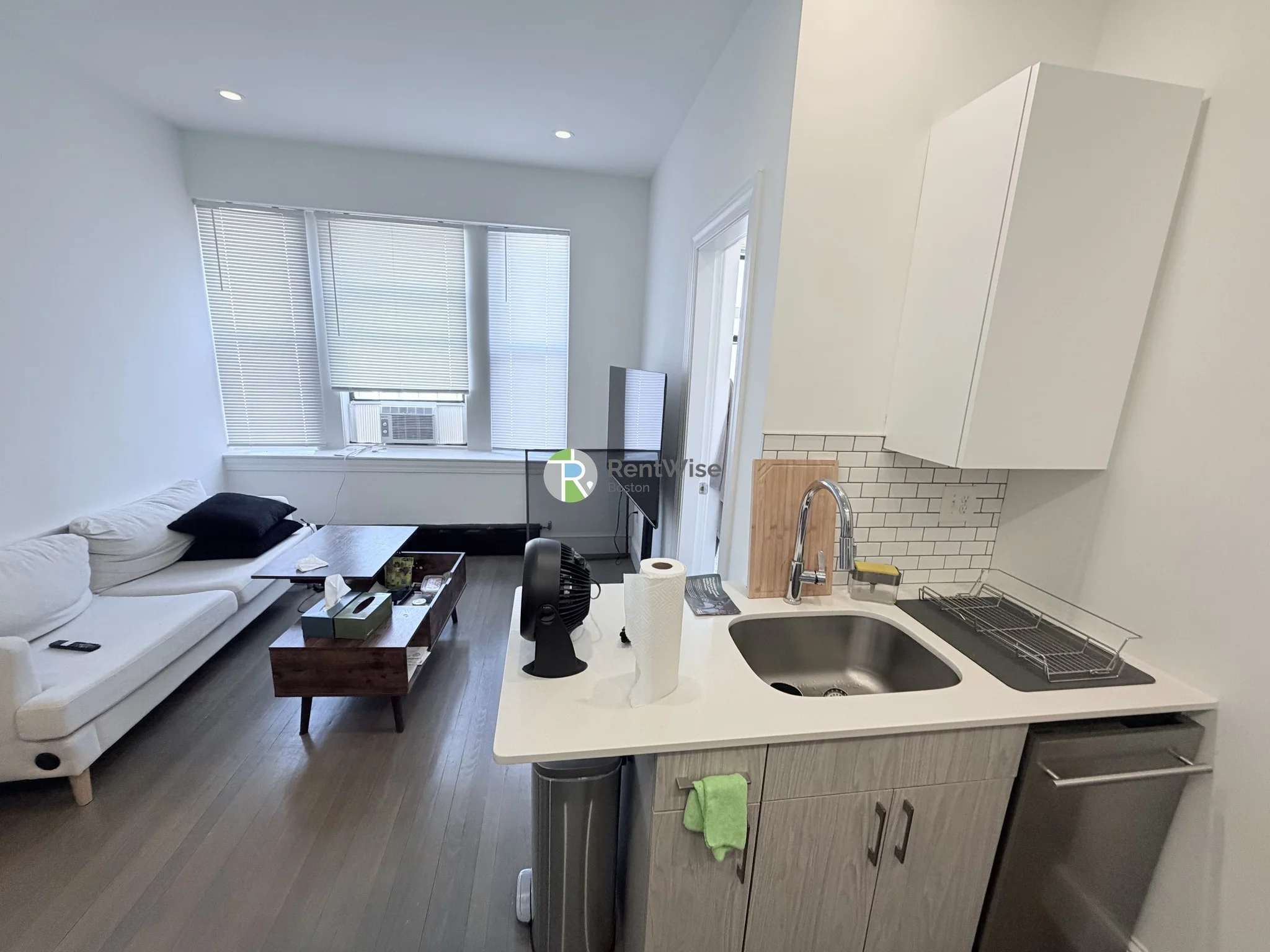 Studio bed, 1 bath apartment for rent at 11 Queensberry St Unit 19, Fenway — photo 5 of 10