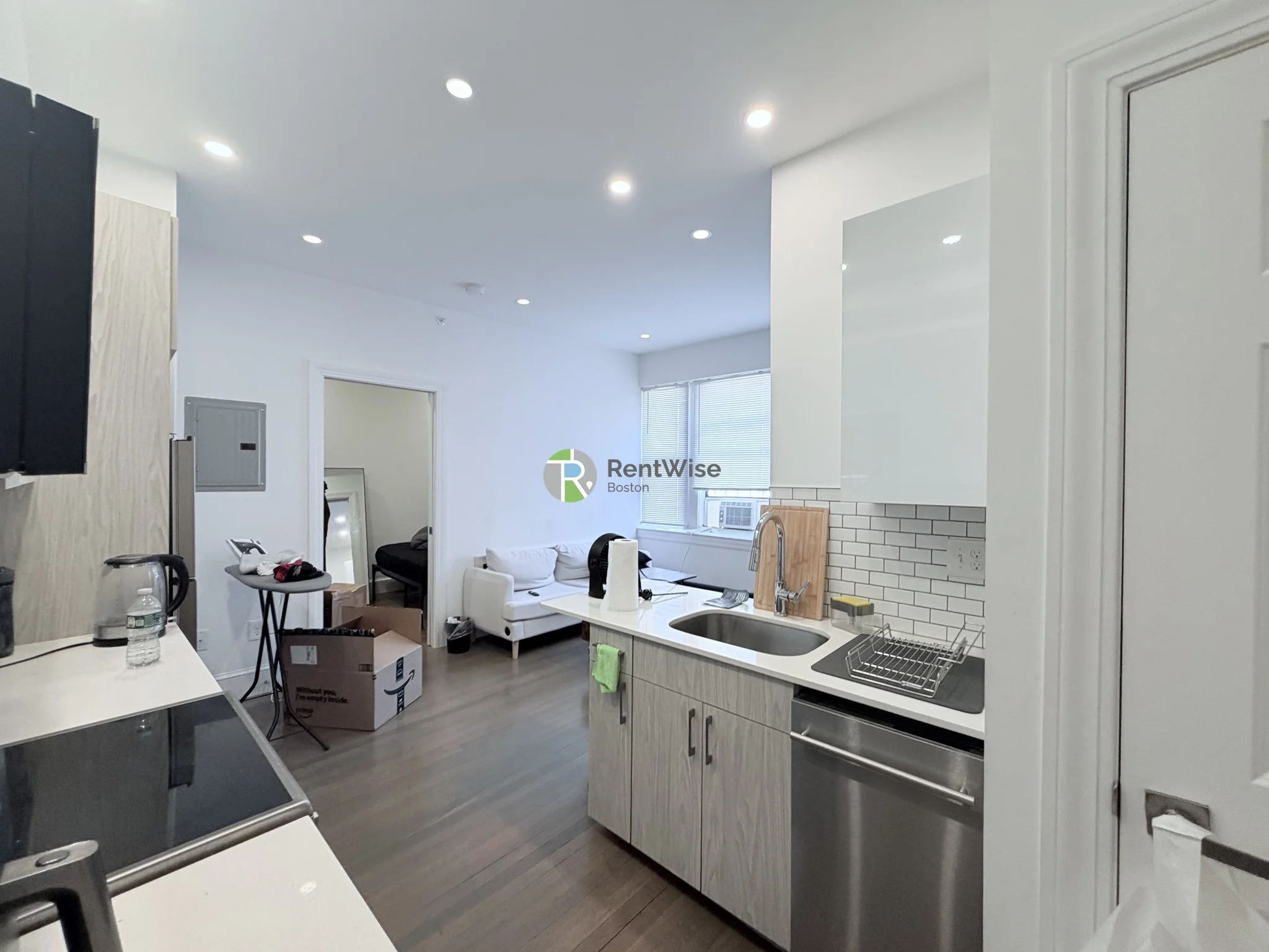 Studio bed, 1 bath apartment for rent at 11 Queensberry St Unit 19, Fenway — photo 2 of 10
