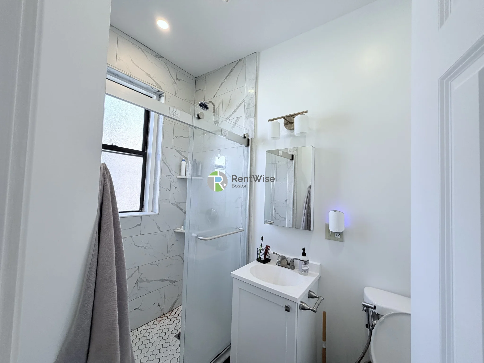 Studio bed, 1 bath apartment for rent at 11 Queensberry St Unit 19, Fenway — photo 7 of 10