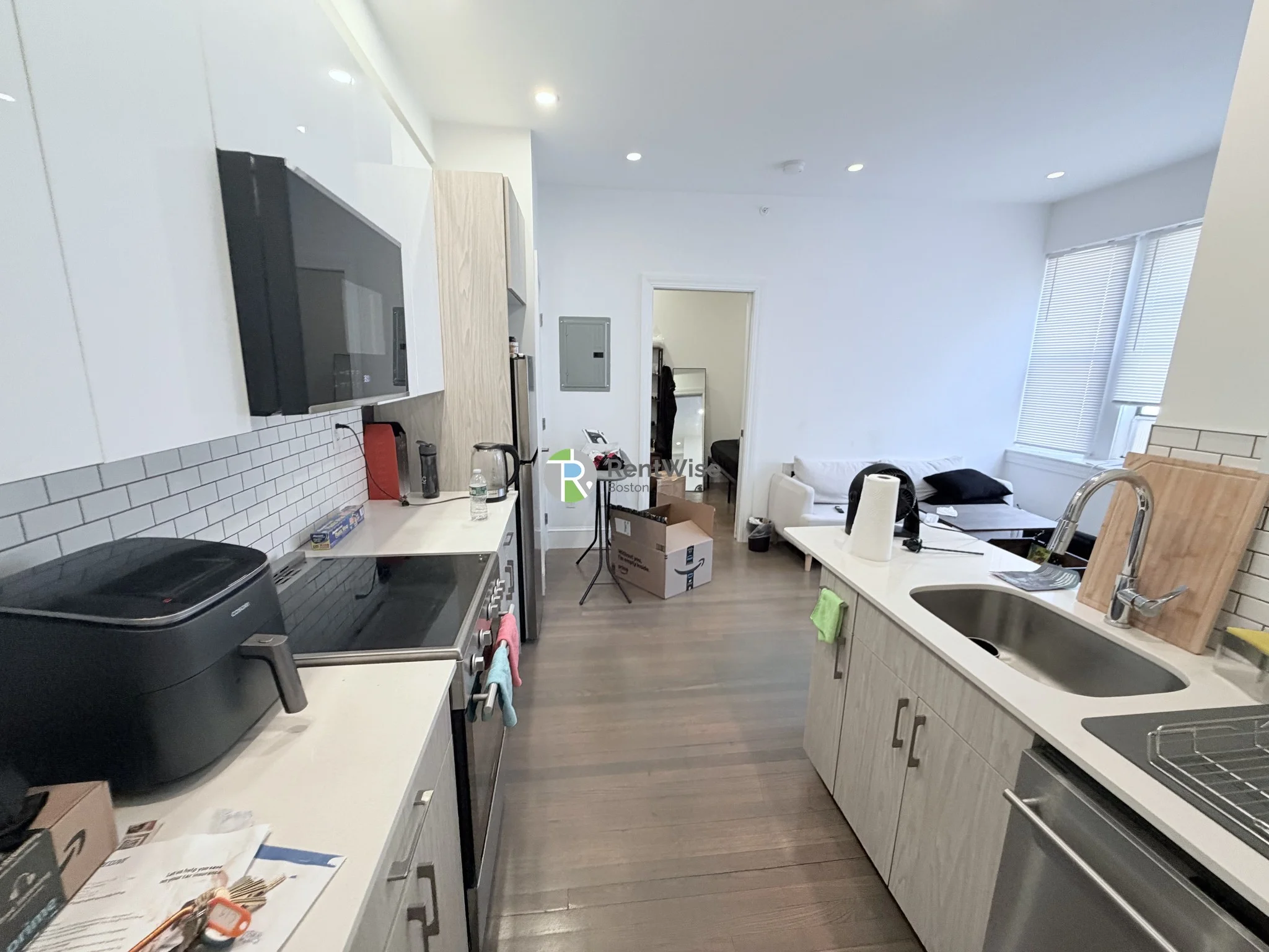 Studio bed, 1 bath apartment for rent at 11 Queensberry St Unit 19, Fenway — photo 3 of 10