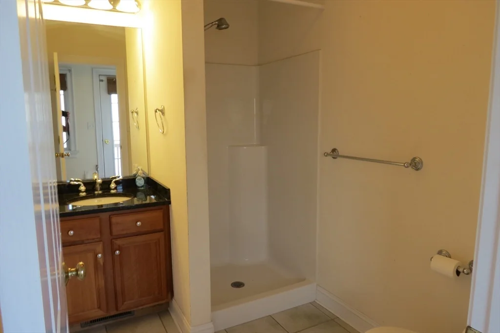 2 bed, 2 bath apartment for rent at 11 Railroad Ave Unit B5, Salisbury — photo 12 of 24
