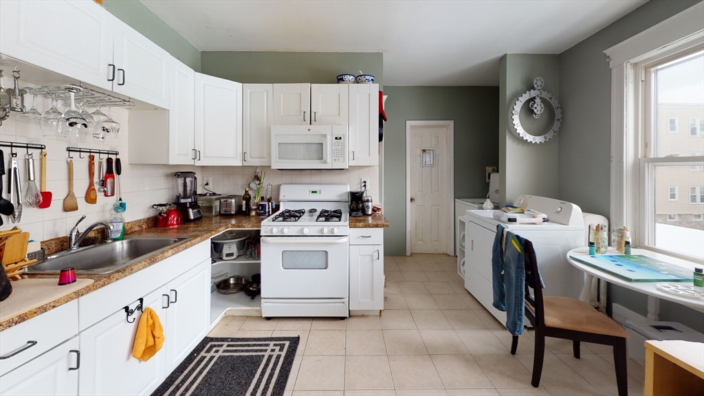 4 bed, 2 bath apartment for rent at 11 Ransom Rd Unit 2, Boston — photo 4 of 14