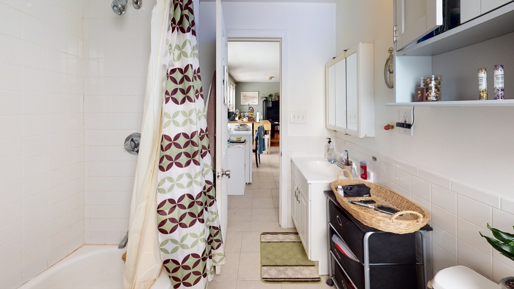 4 bed, 2 bath apartment for rent at 11 Ransom Rd Unit 2, Boston — photo 3 of 14