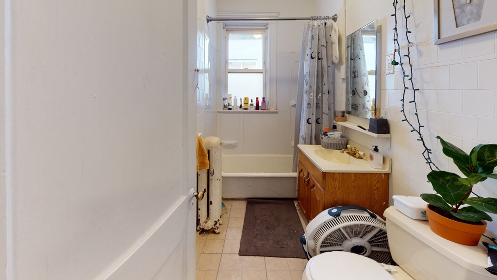 4 bed, 2 bath apartment for rent at 11 Ransom Rd Unit 2, Boston — photo 2 of 14