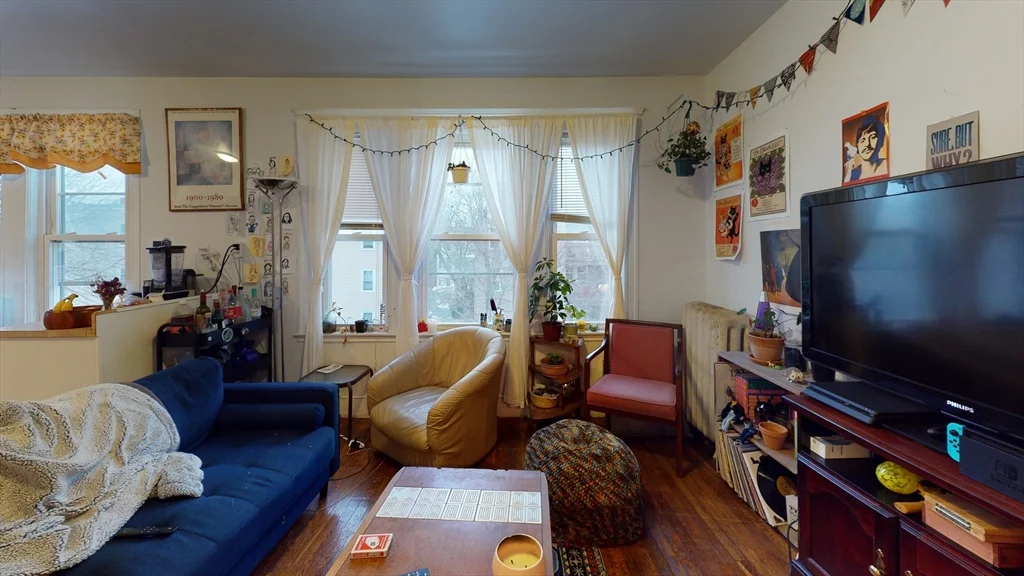4 bed, 2 bath apartment for rent at 11 Ransom Rd Unit 3, Brighton — photo 2 of 9
