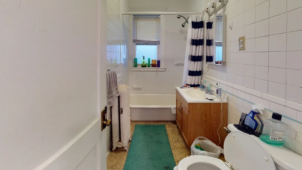 4 bed, 2 bath apartment for rent at 11 Ransom Rd Unit 3, Brighton — photo 8 of 9