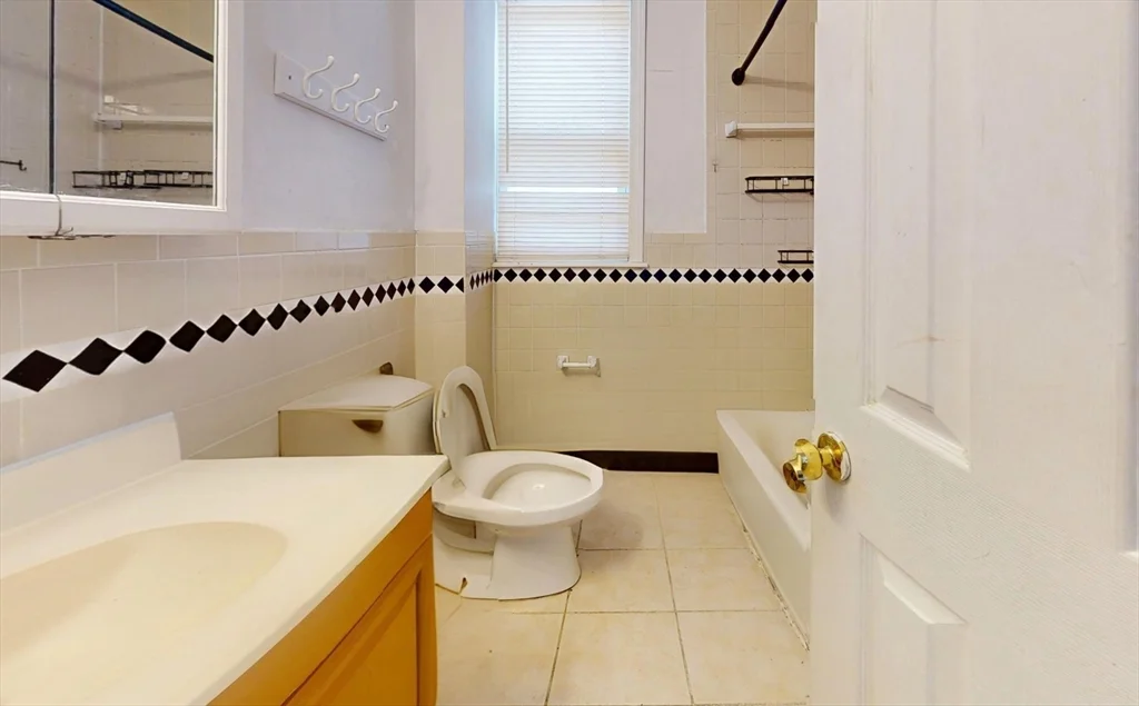 4 bed, 2 bath apartment for rent at 11 Ransom Unit 1, Brighton — photo 11 of 13
