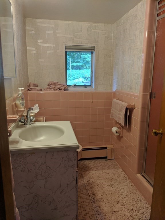 4 bed, 3 bath apartment for rent at 11 Renee Ter, Newton — photo 13 of 20