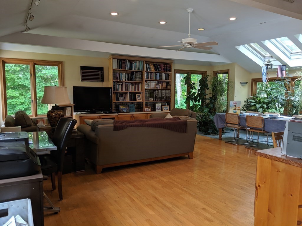 4 bed, 3 bath apartment for rent at 11 Renee Ter, Newton — photo 2 of 20
