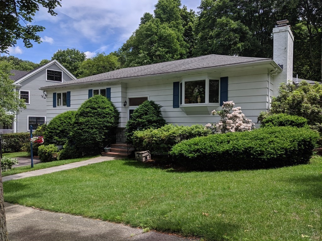 4 bed, 3 bath apartment for rent at 11 Renee Ter, Newton — photo 1 of 20