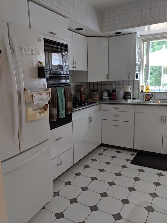 4 bed, 3 bath apartment for rent at 11 Renee Ter, Newton — photo 6 of 20