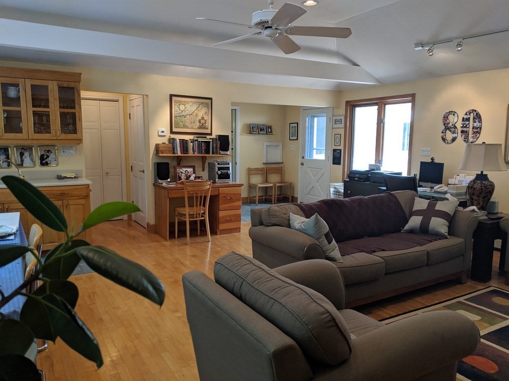 4 bed, 3 bath apartment for rent at 11 Renee Ter, Newton — photo 3 of 20