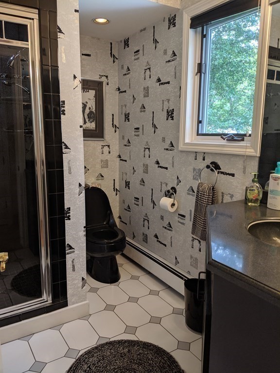 4 bed, 3 bath apartment for rent at 11 Renee Ter, Newton — photo 4 of 20
