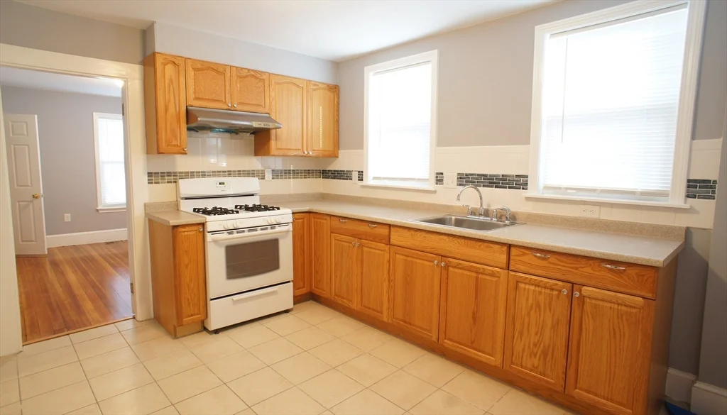 2 bed, 1 bath apartment for rent at 11 Ring Ave Unit 1, Quincy — photo 2 of 10