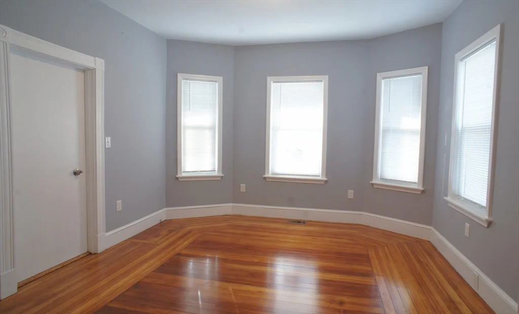 2 bed, 1 bath apartment for rent at 11 Ring Ave Unit 1, Quincy — photo 4 of 10