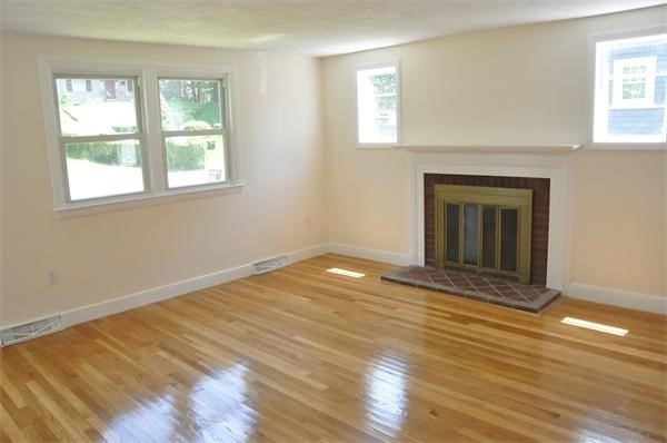 4 bed, 2 bath apartment for rent at 11 Rockland Pl Unit 0, Newton — photo 3 of 8