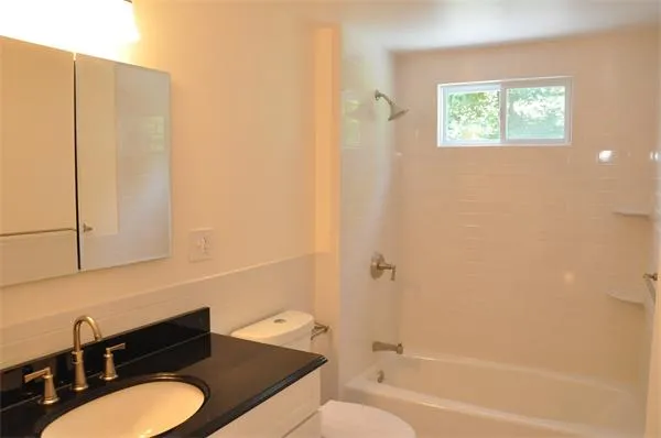 4 bed, 2.5 bath apartment for rent at 11 Rockland Pl Unit 1, Newton Upper Falls — photo 7 of 8