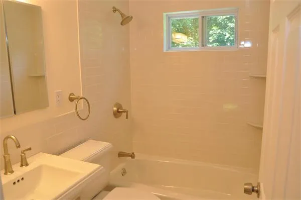 4 bed, 2.5 bath apartment for rent at 11 Rockland Pl Unit 2, Newton Upper Falls — photo 6 of 8