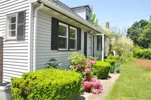 4 bed, 2.5 bath apartment for rent at 11 Rockland Pl Unit 2, Newton Upper Falls — photo 7 of 8