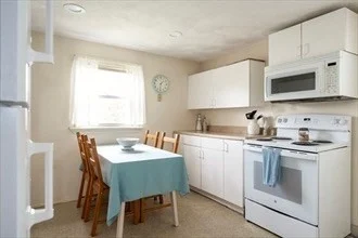 3 bed, 1 bath apartment for rent at 11 Rockport Rd, Gloucester — photo 3 of 10