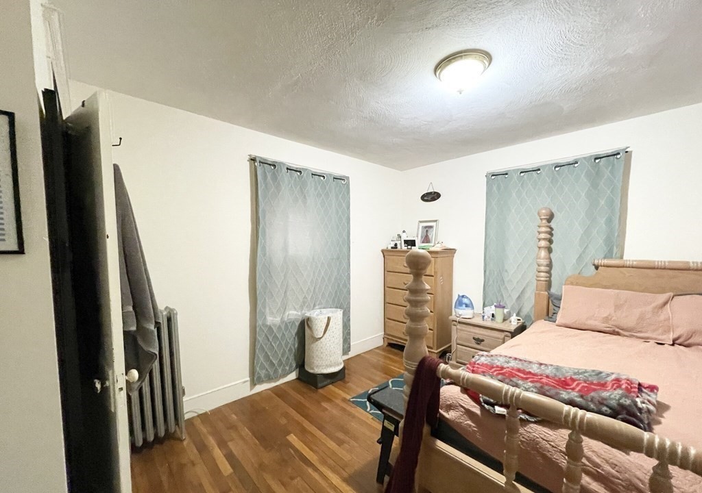 3 bed, 1 bath apartment for rent at 11 Romsey St Unit 1, Boston — photo 3 of 6