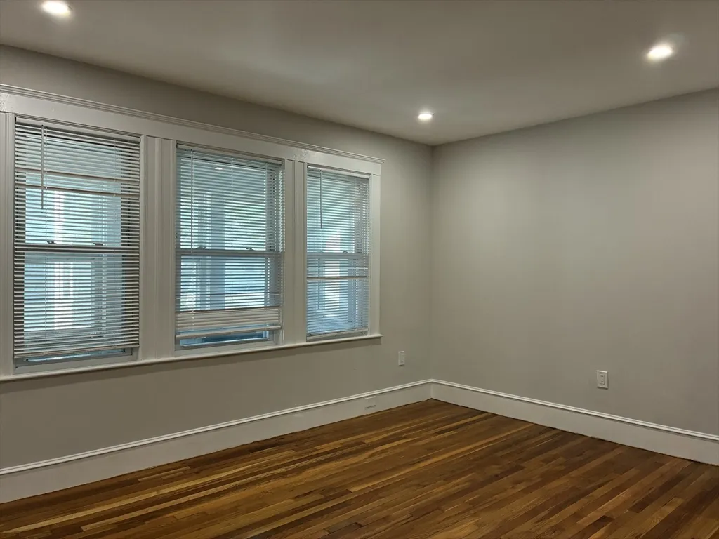 3 bed, 1 bath apartment for rent at 11 Romsey Unit 2, Dorchester — photo 1 of 11