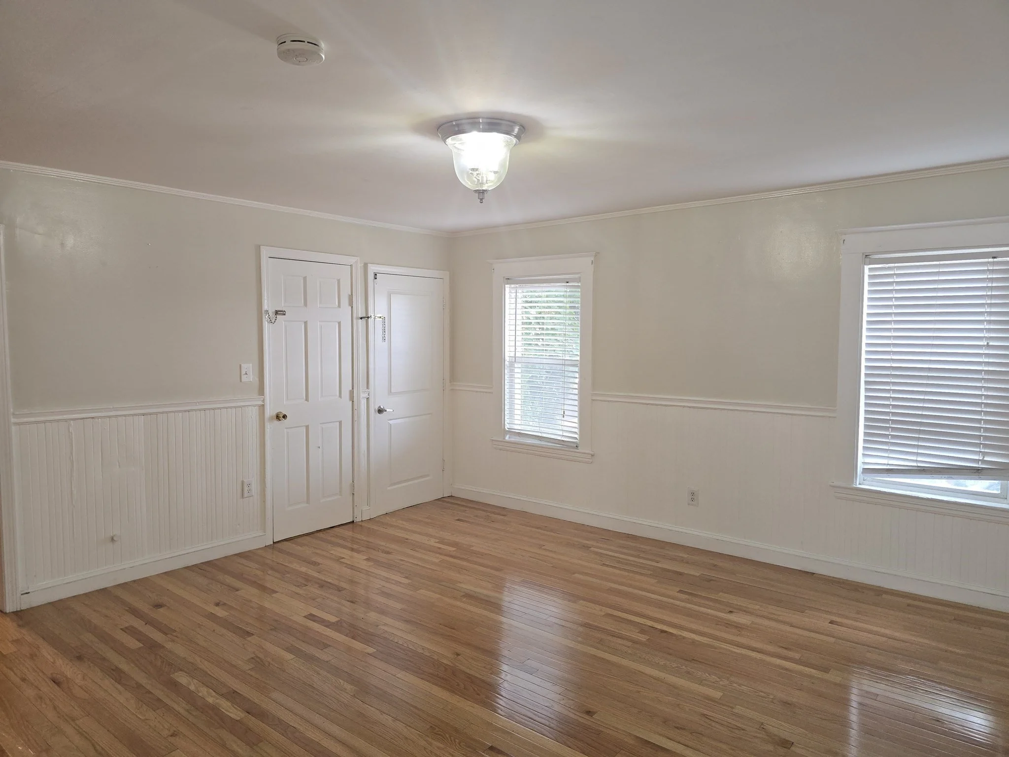 4 bed, 1 bath apartment for rent at 11 Ropes St Unit 1, Salem — photo 4 of 12
