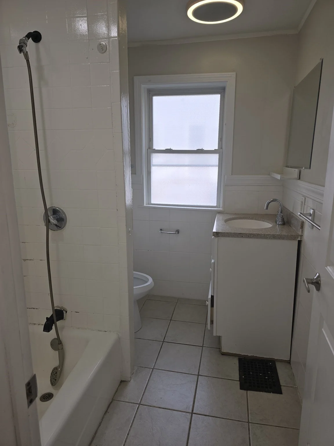 4 bed, 1 bath apartment for rent at 11 Ropes St Unit 1, Salem — photo 10 of 12