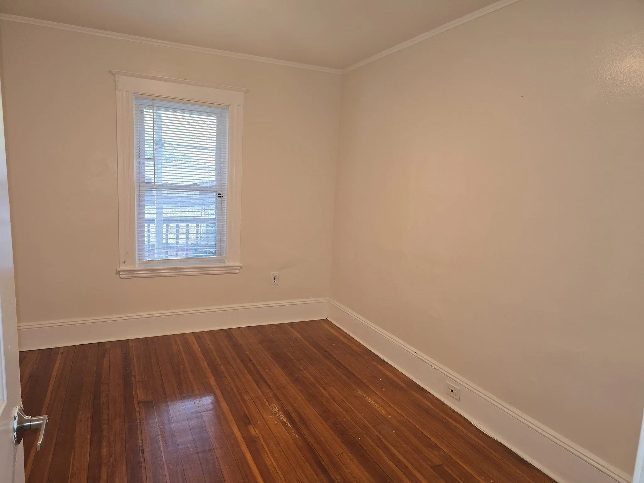 4 bed, 1 bath apartment for rent at 11 Ropes St Unit 1, Salem — photo 8 of 12