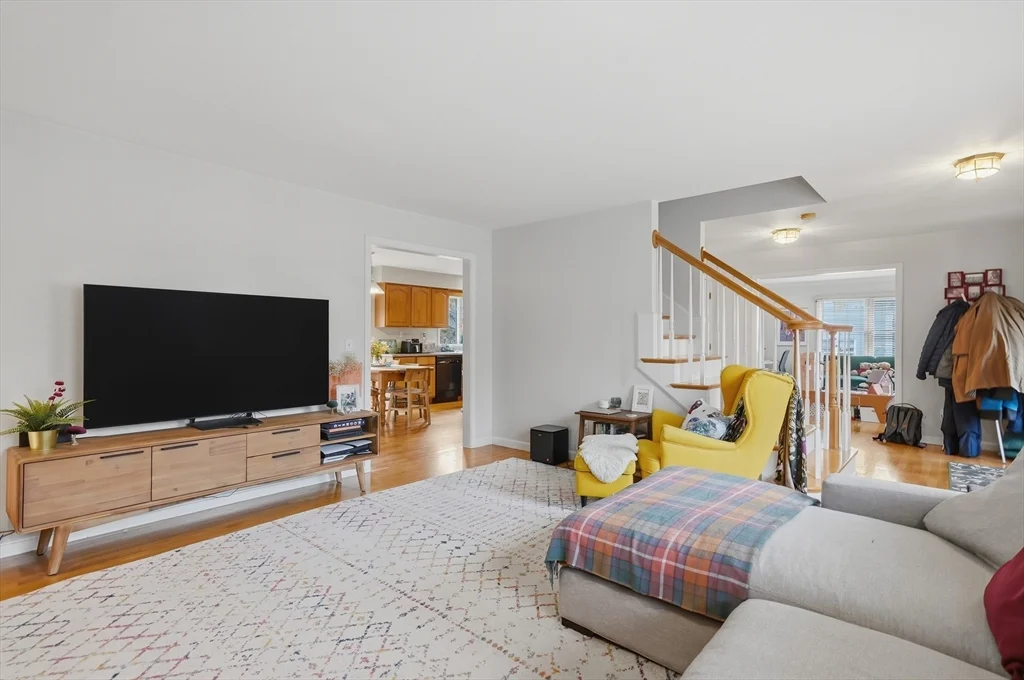 4 bed, 2 bath apartment for rent at 11 Roseanna Park Dr, Waltham — photo 9 of 37