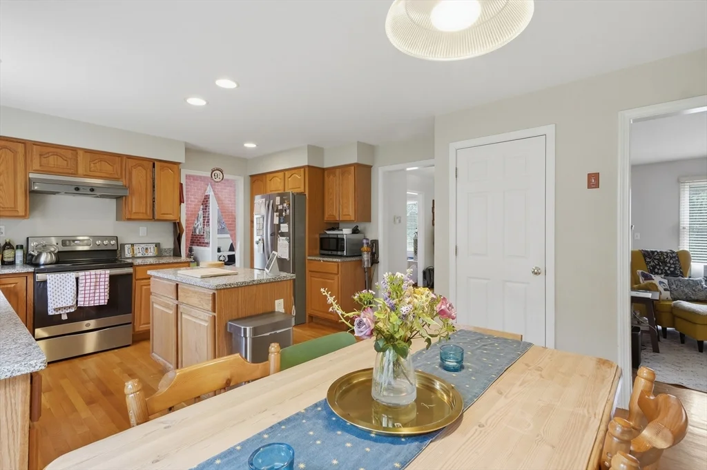 4 bed, 2 bath apartment for rent at 11 Roseanna Park Dr, Waltham — photo 15 of 37