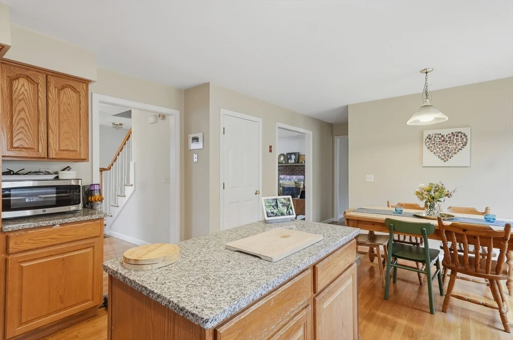 4 bed, 2 bath apartment for rent at 11 Roseanna Park Dr, Waltham — photo 14 of 37