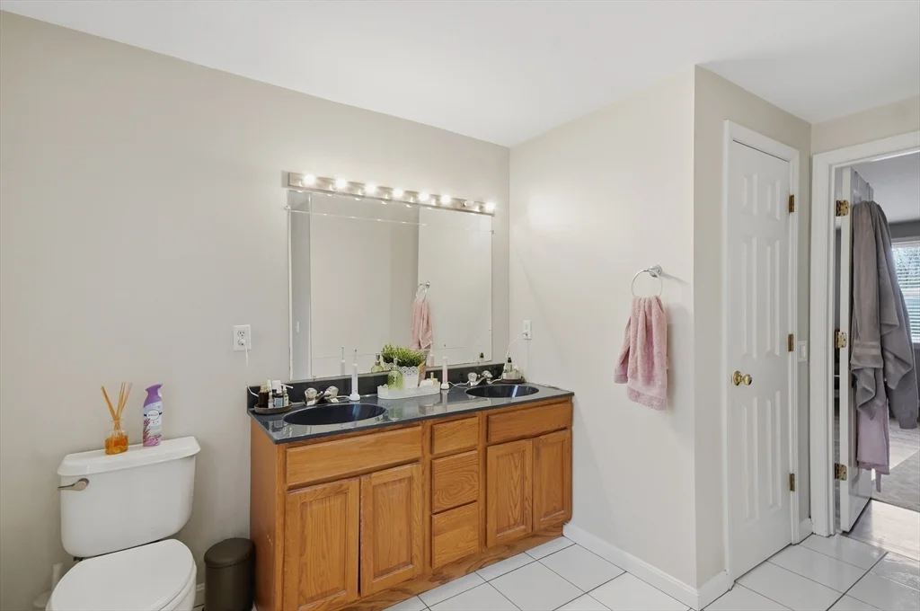 4 bed, 2 bath apartment for rent at 11 Roseanna Park Dr, Waltham — photo 34 of 37