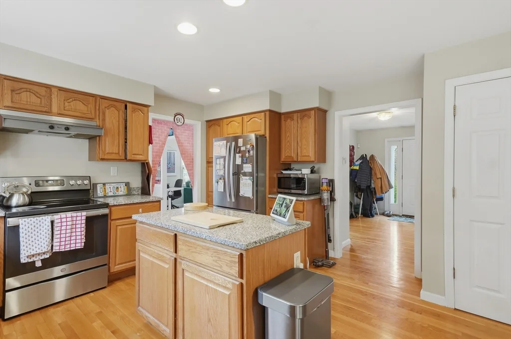 4 bed, 2 bath apartment for rent at 11 Roseanna Park Dr, Waltham — photo 13 of 37