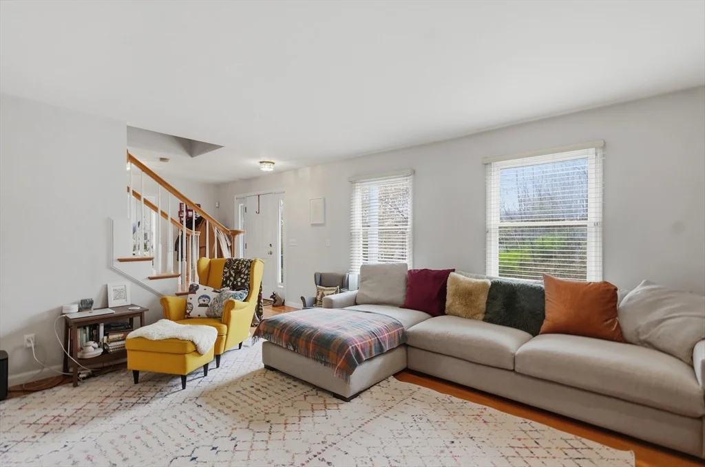 4 bed, 2 bath apartment for rent at 11 Roseanna Park Dr, Waltham — photo 8 of 37